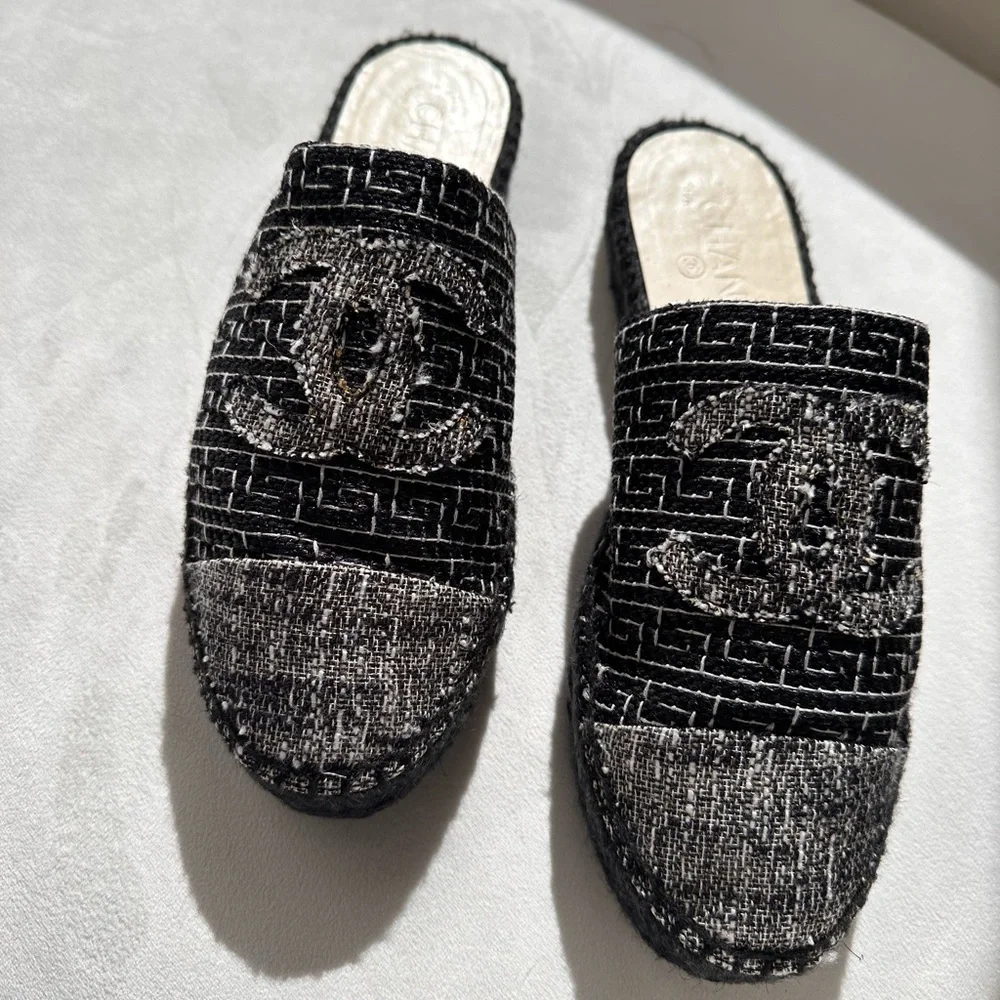 NEW Chanel Authentic Brand New CC Tweed Espadrilles/Mules Black Grey EU39 US:8.5